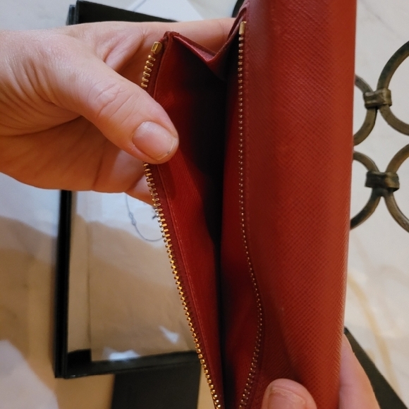 Prada Red Wallet Smooth Leather Elegant Design - Picture 12 of 16